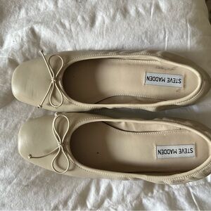 Steve Madden Women's Beige Ballet Flats